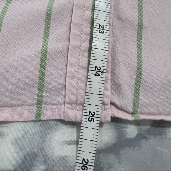 Women’s Buttons Down Short Sleeve Shirt - Large - Picture 9 of 11